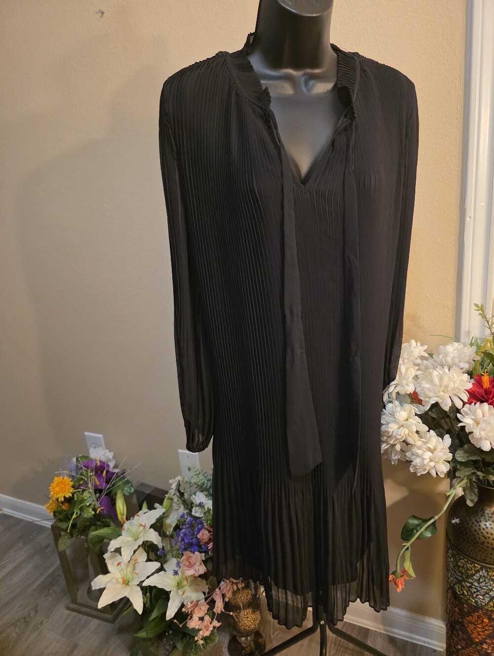 Dkny Black Pleated Long-Sleeve V-Neck Tie Dress